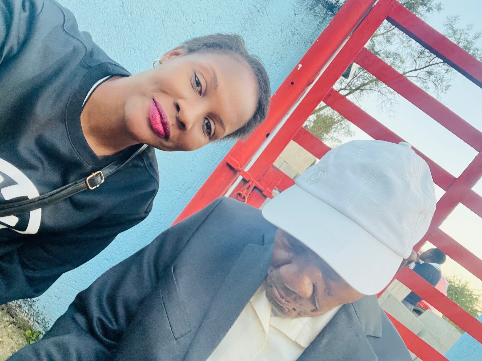 Malume, ani nga swi tivi leswaku siku leri ahiri swin’we aku ri siku ra mina ro hetelela ku ku vona, ku ku vona u cina u tsakile u chaya na flute ya wena. U hi siye na gome. I mani loyi a ngata sala ahi chayela tinghoma? I mani loyi a nga ta sala a ni vita nsati wa yena…? A wungahari malume kambe kokwana eka mina. Loko ku ri va sesi wa wena u va siya na mani? Va Buti ke? Famba kahle Lalume, my skartie.. u lohi rhangela, and ha tiva ku u tava ntsumi ya kahle eka hina vatukulu va wena.. Good night